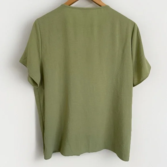 Cato Women’s Short Sleeve Blouse V-Neck Tie Front Lightweight Green Large - Picture 2 of 6
